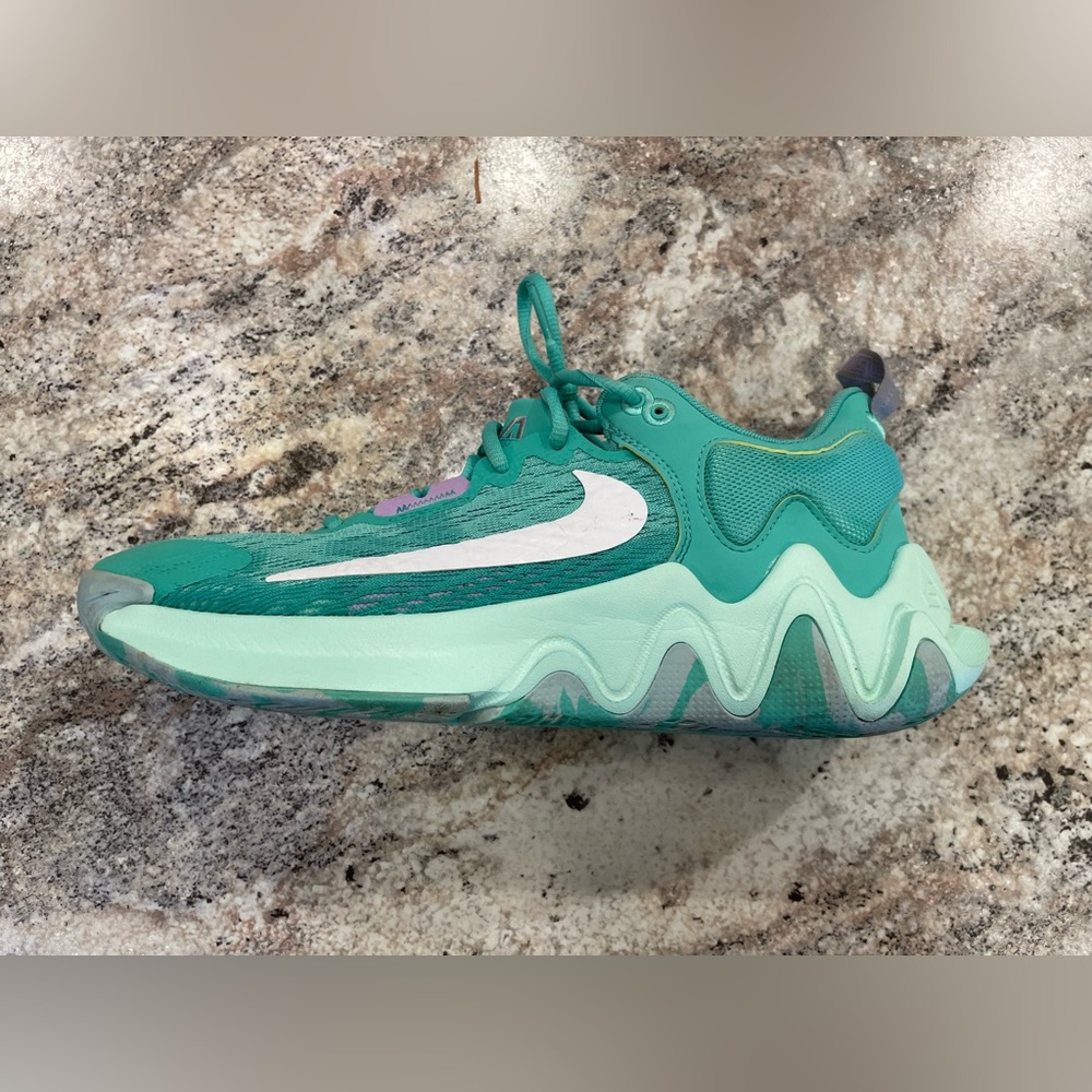 Nike Men's Giannis Immortality 2 Shoes.                 Men’s Size 9.5 Green